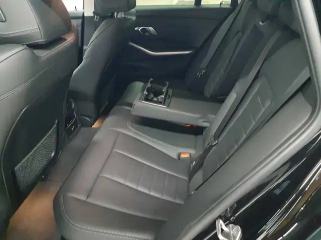 BMW 3 Series view 13
