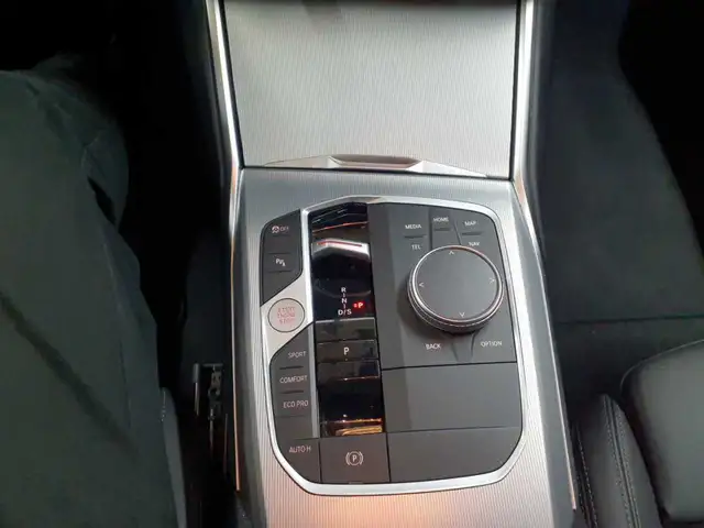 BMW 3 Series view 10