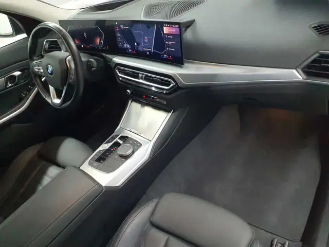 BMW 3 Series view 9