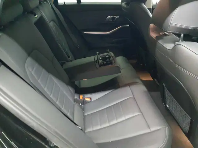 BMW 3 Series view 14