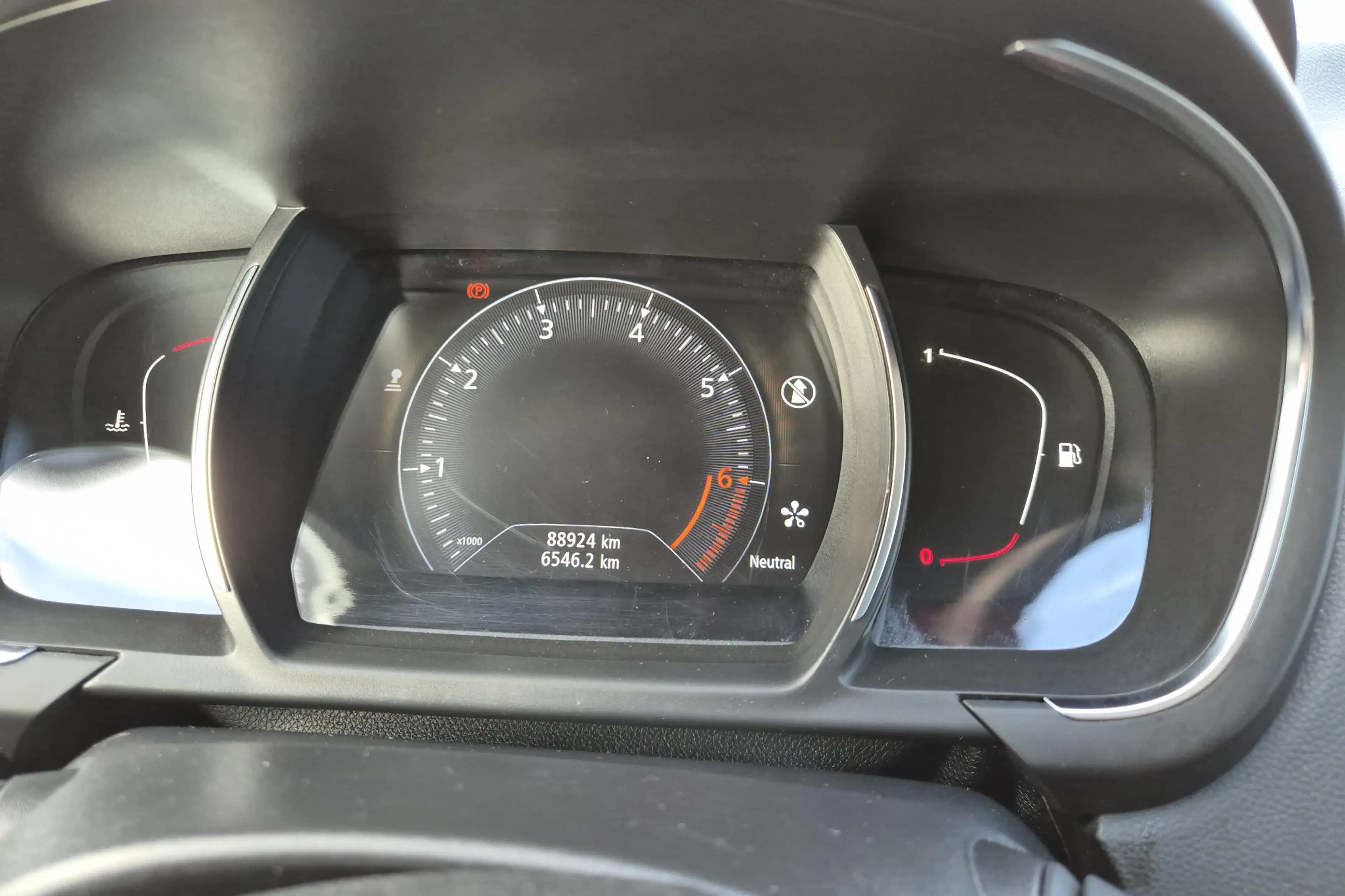 Renault Grand Scenic 1.2 TCe Intens — photo 9