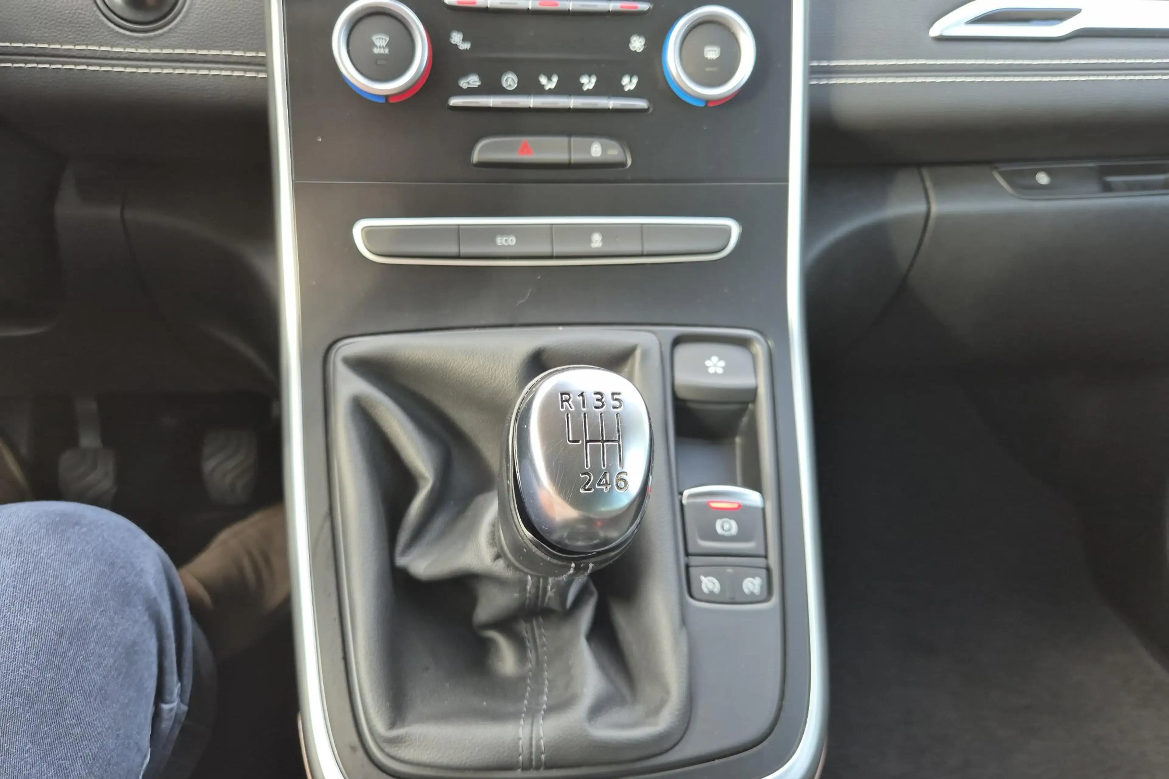 Renault Grand Scenic 1.2 TCe Intens — photo 14