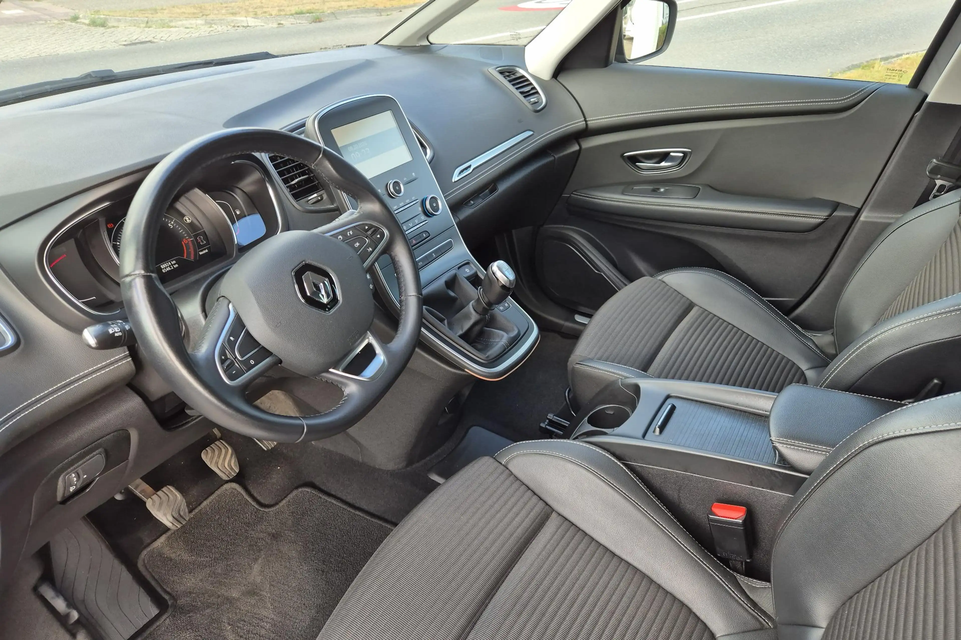 Renault Grand Scenic 1.2 TCe Intens — photo 10