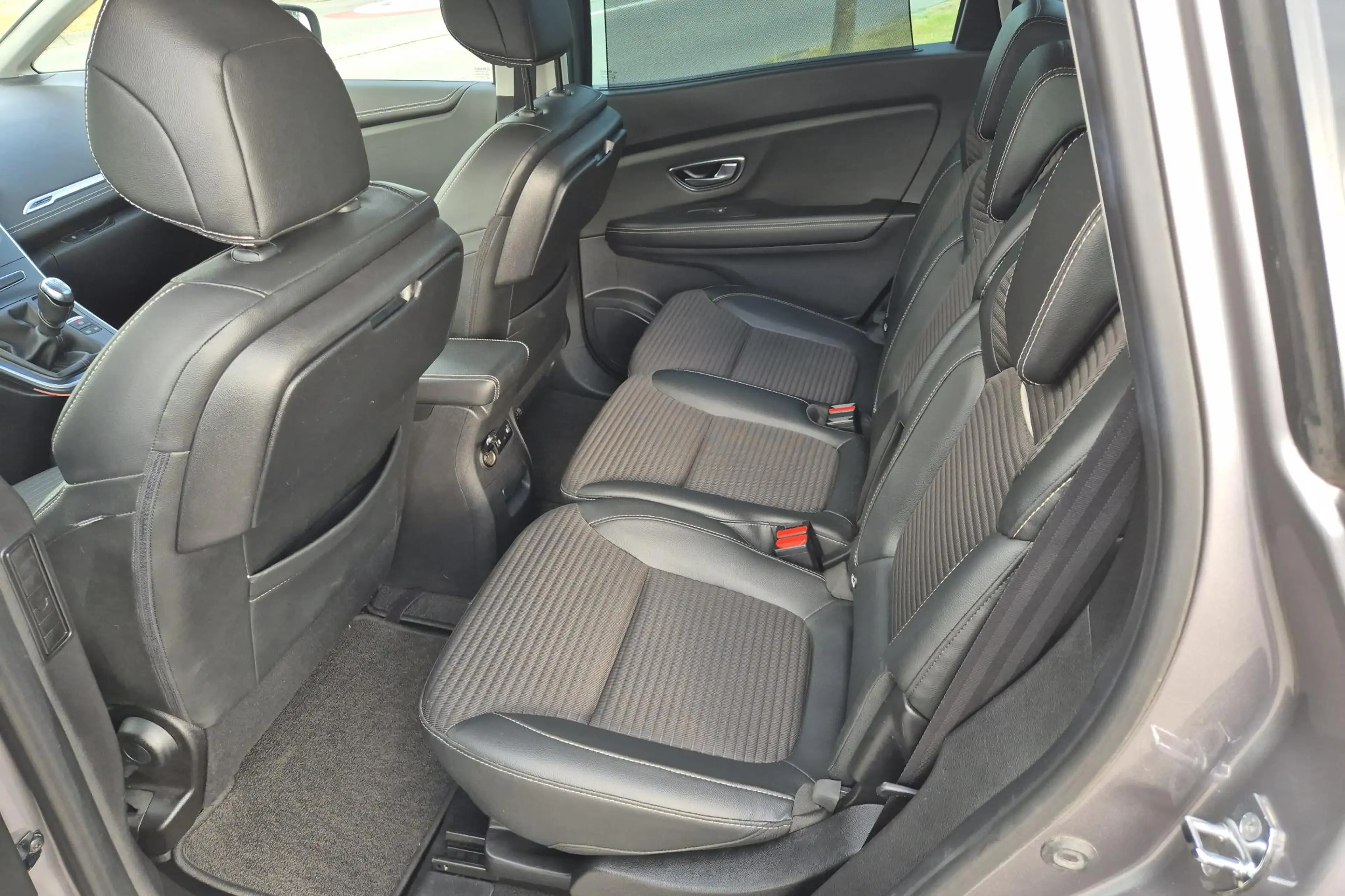 Renault Grand Scenic 1.2 TCe Intens — photo 8