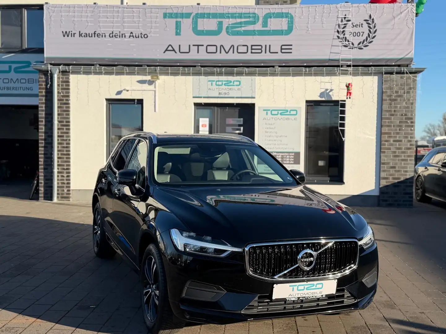 Volvo XC60 Momentum Pro 2WD*NAVI*LED*GUTER ZUSTAND* Schwarz - 1