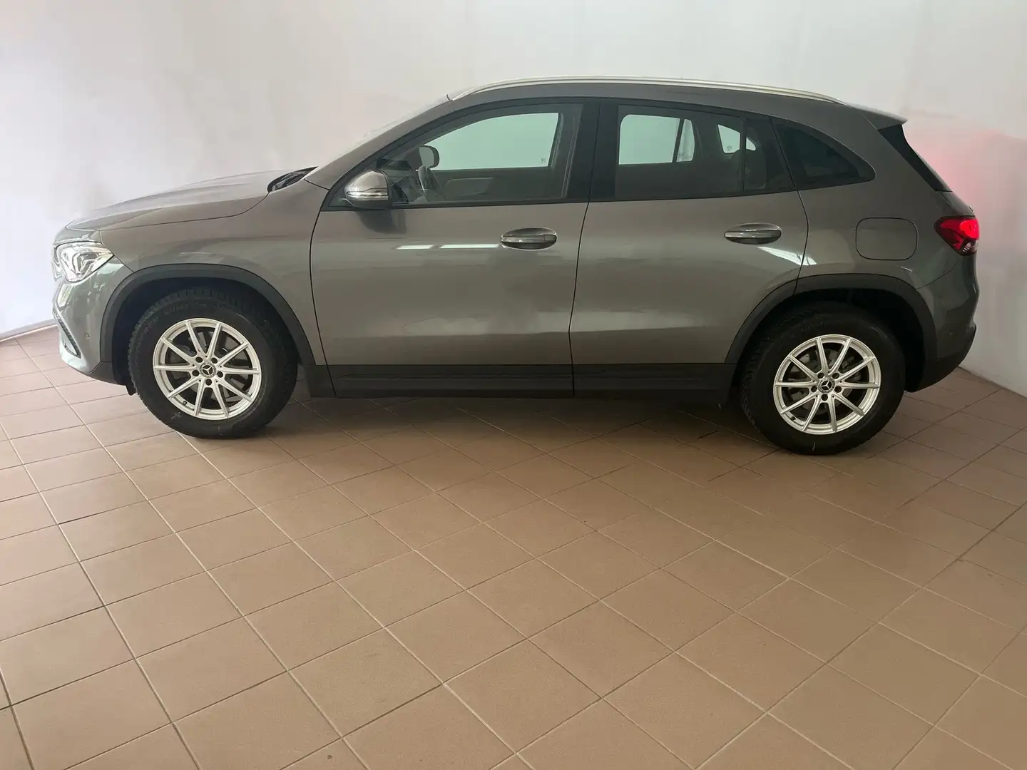 Mercedes-Benz GLA 200 GLA 200 d Business Extra auto Grigio - 2