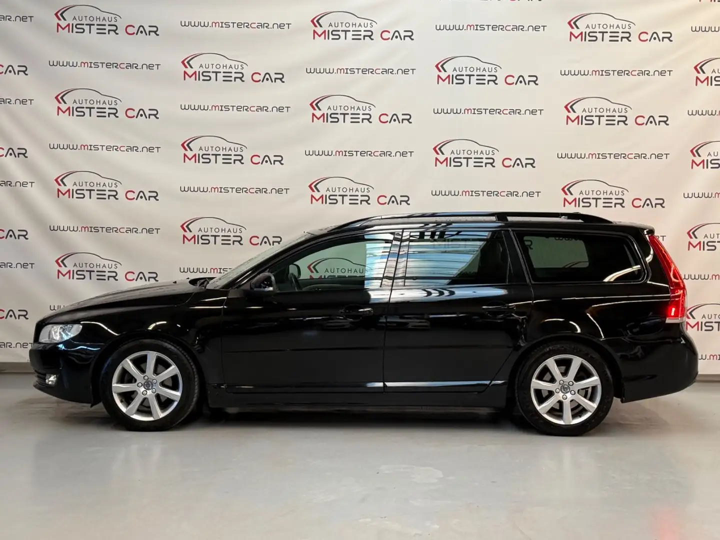 Volvo V70 Kombi Black Edition DIGI/NAVI/LEDER/XEN/AHK Schwarz - 2