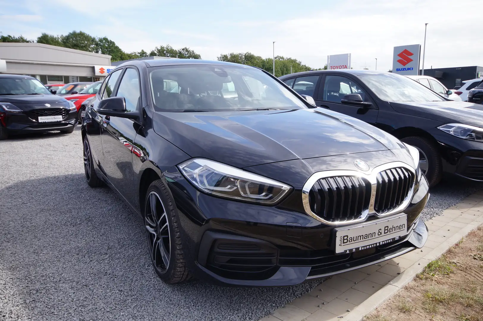 BMW 118 118i Advantage Schwarz - 1