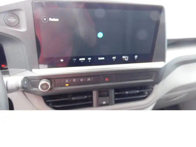 Volkswagen Caravelle view 5