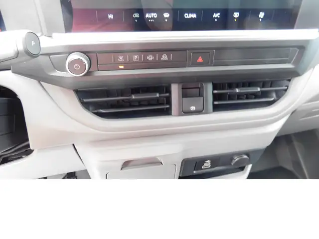 Volkswagen Caravelle view 6
