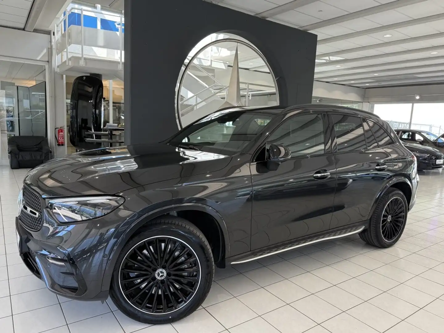 Mercedes-Benz Sonstige GLC GLC 300 de 4Matic AMG-LINE Grau - 2