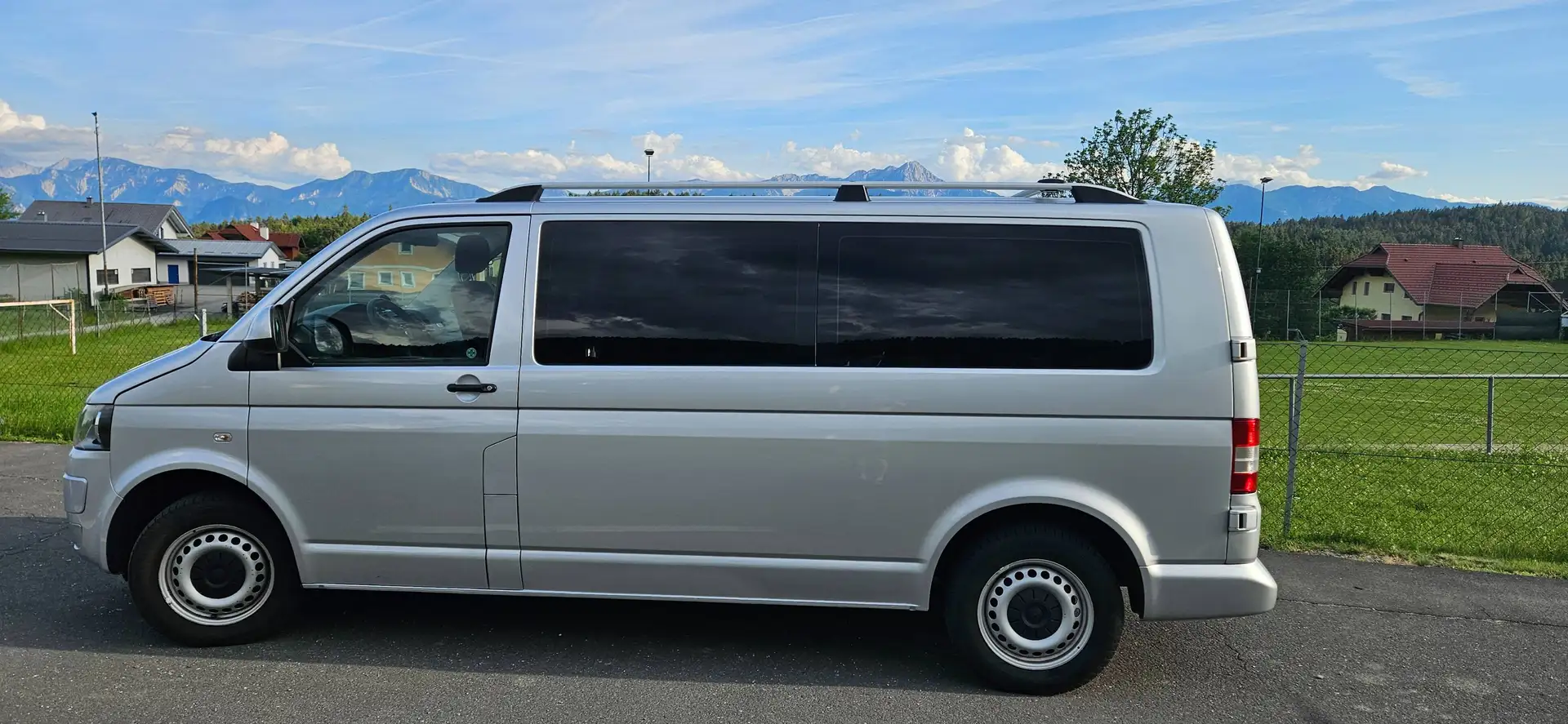 Volkswagen T5 Caravelle Caravelle LR Comfortline 2,0 BMT TDI 4motion D-PF Comfortline Silber - 1