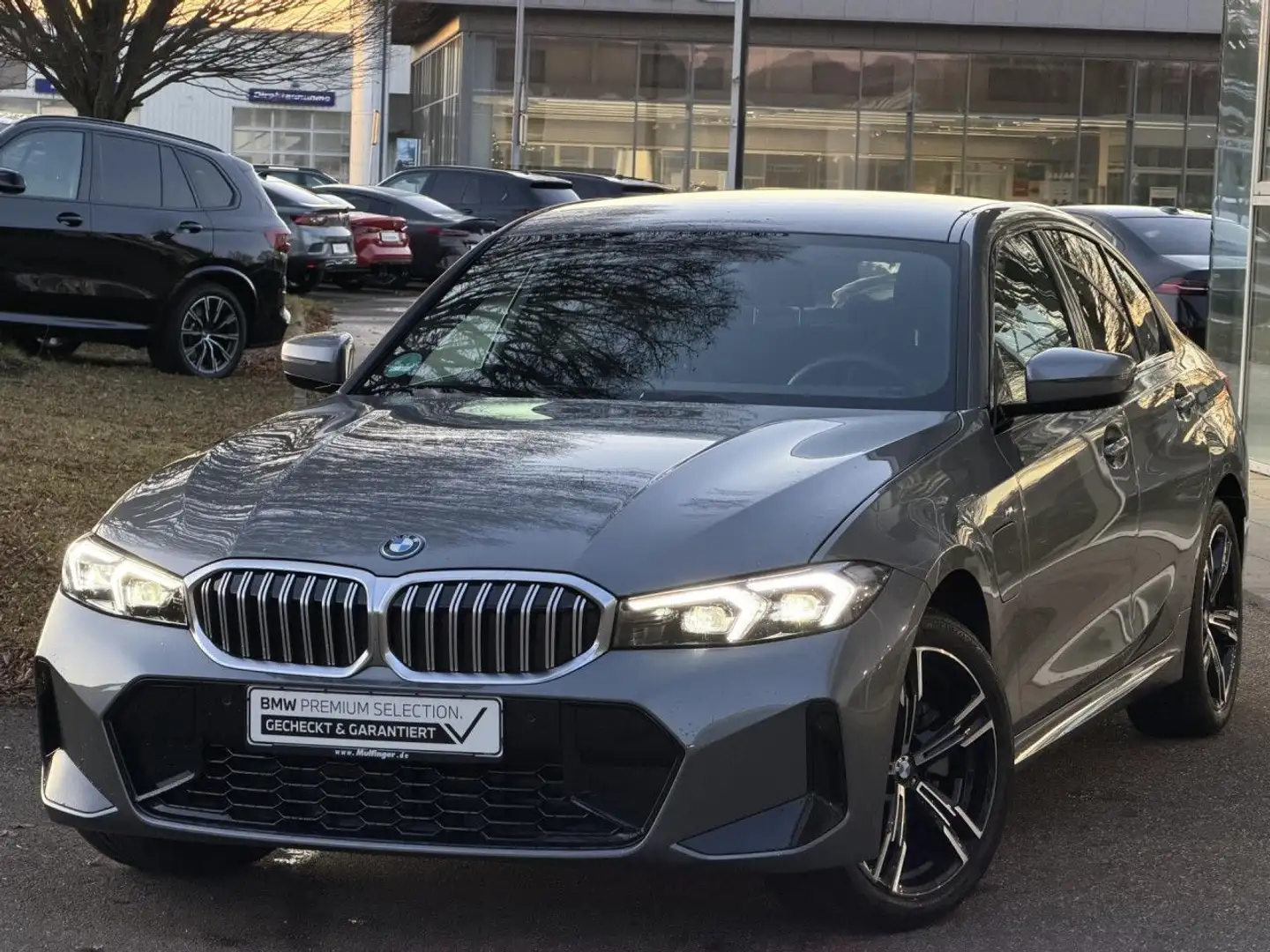 BMW 330 e xDrive M Sport FACELIFT Navi Kamera DrivAss Šedá - 2