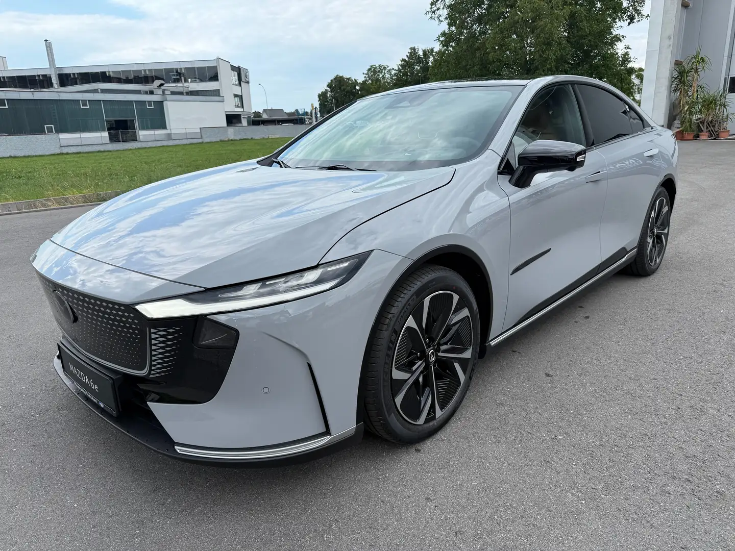 Mazda 6e 68,8kWh Standard Range Takumi Plus Grau - 1