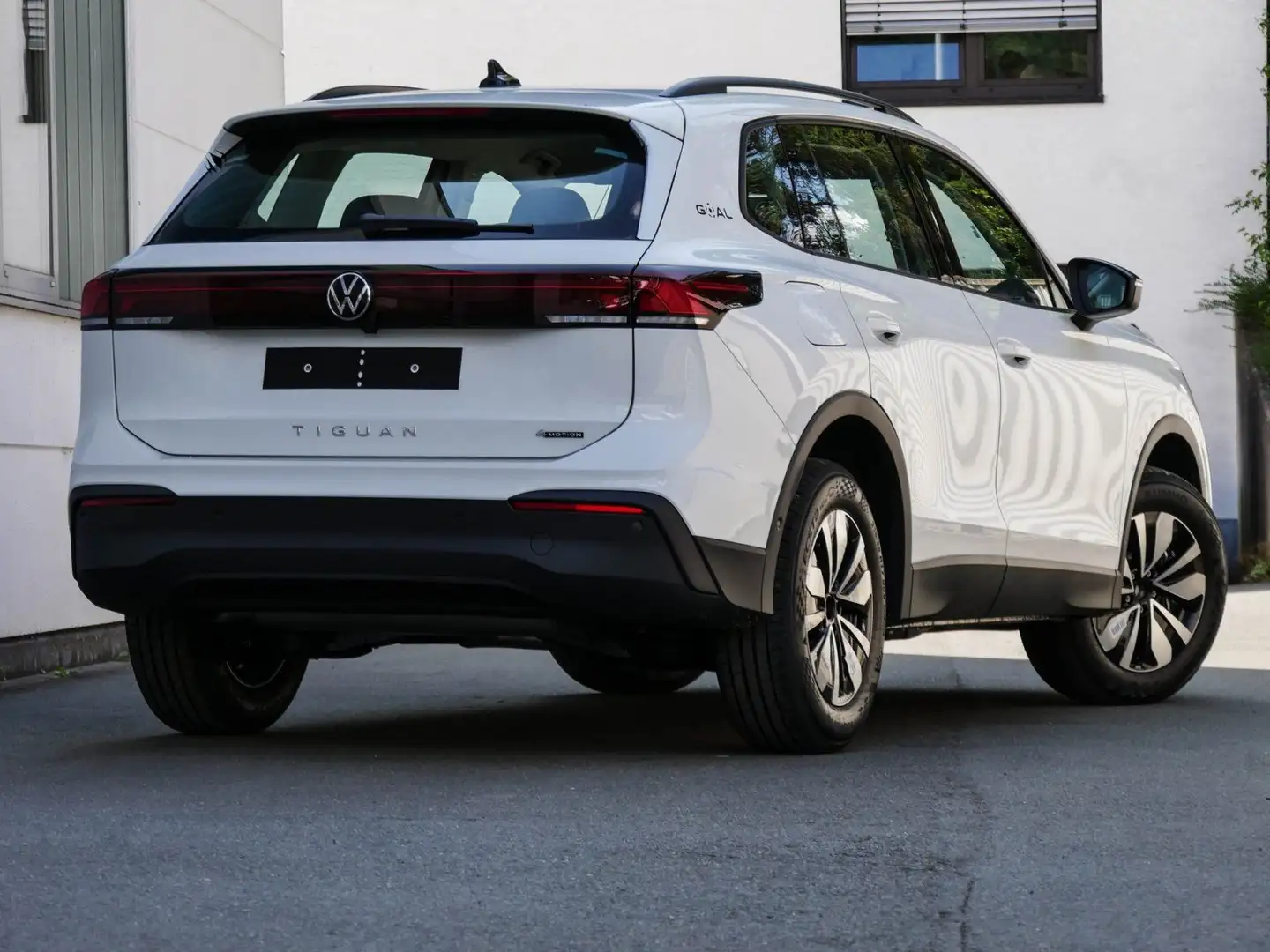 Volkswagen Tiguan GOAL 2,0 l TSI OPF 4MOTION 204 PS DSG AHK Weiß - 2