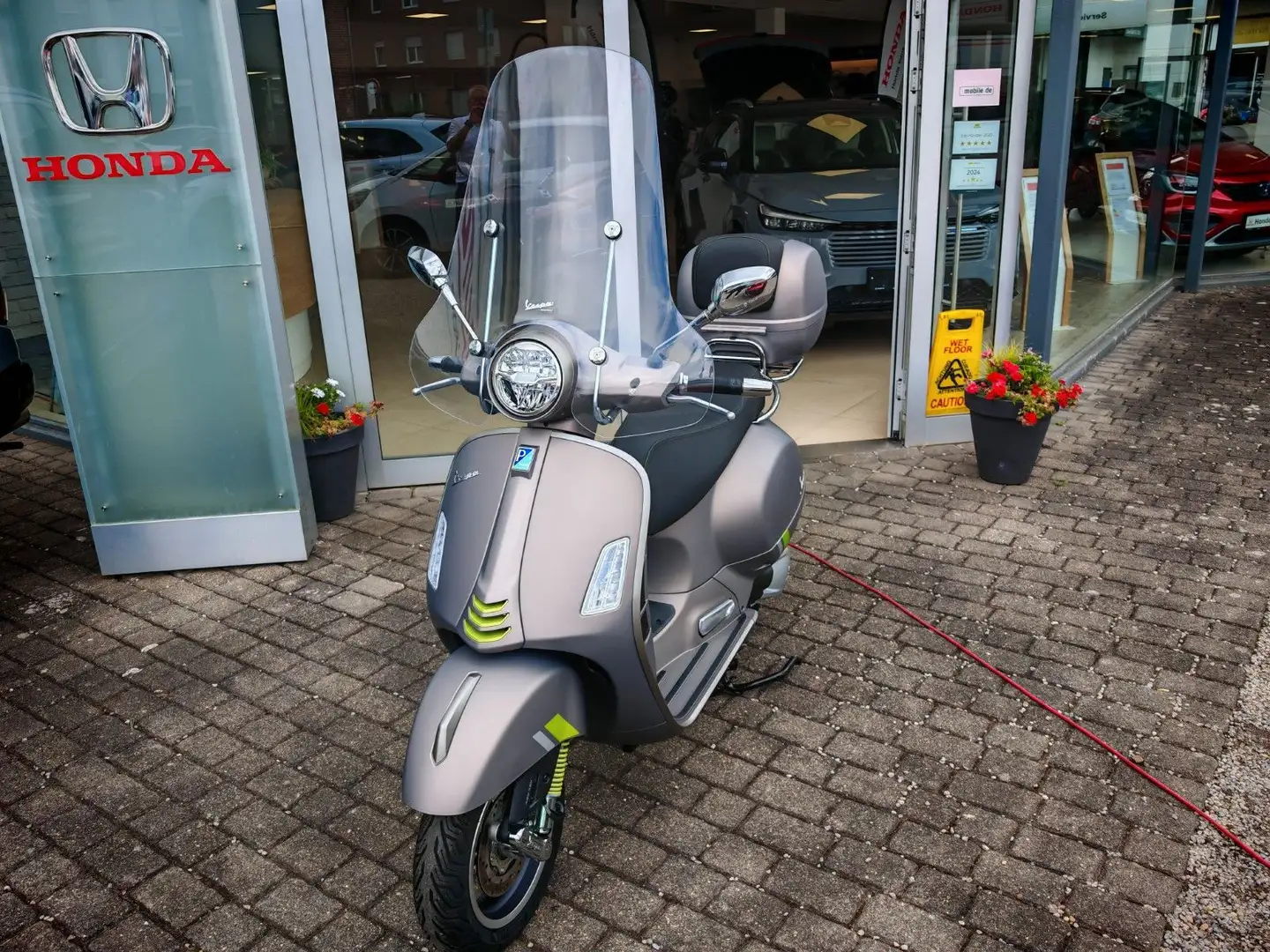 Vespa GTS 300 Supertech TopCase/Scheibe/Polini/Garant Gris - 1