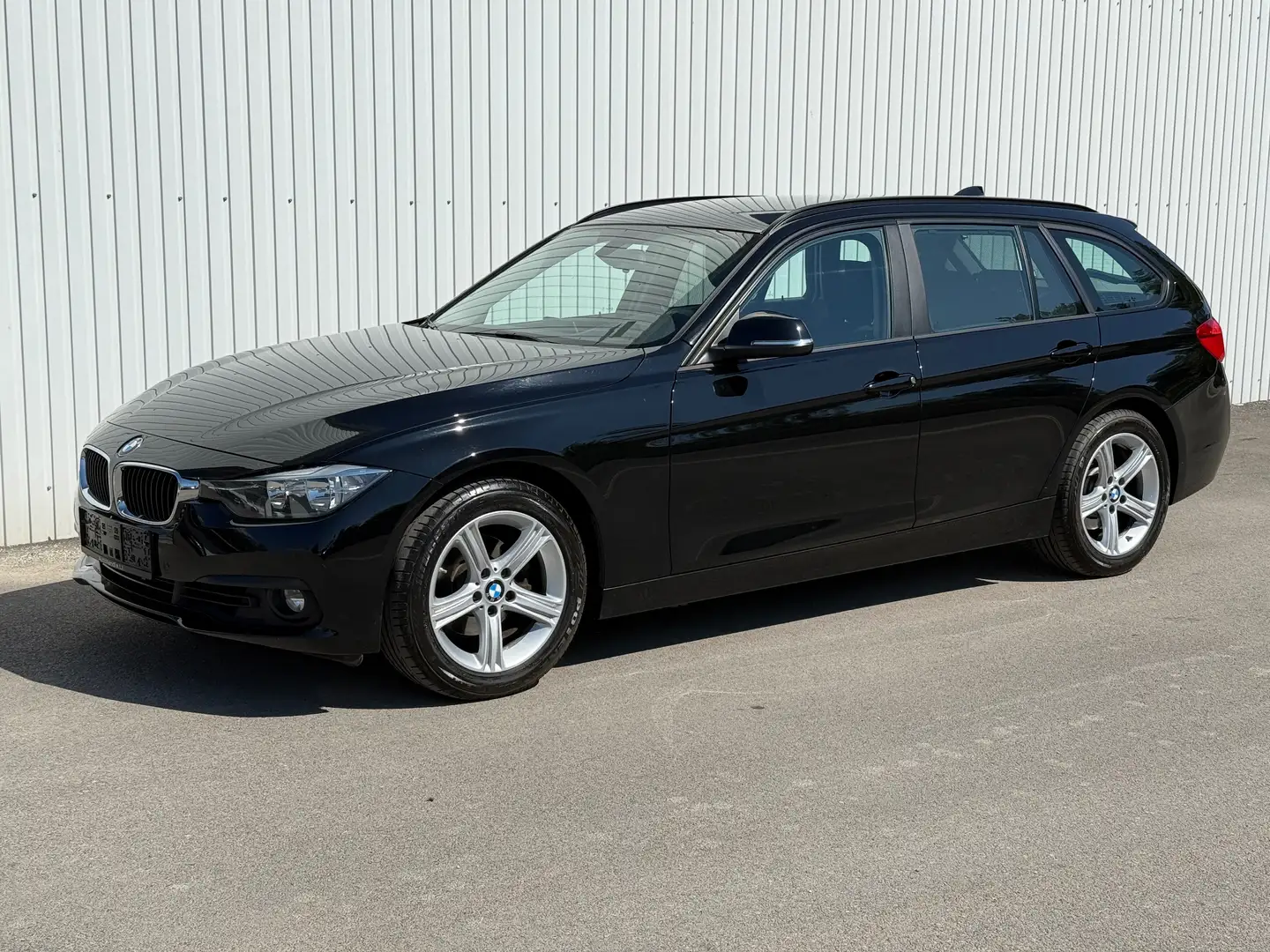 BMW 318 318 i Advantage*PDC*Automatik*Tempomat*Sitzhzg* Schwarz - 1