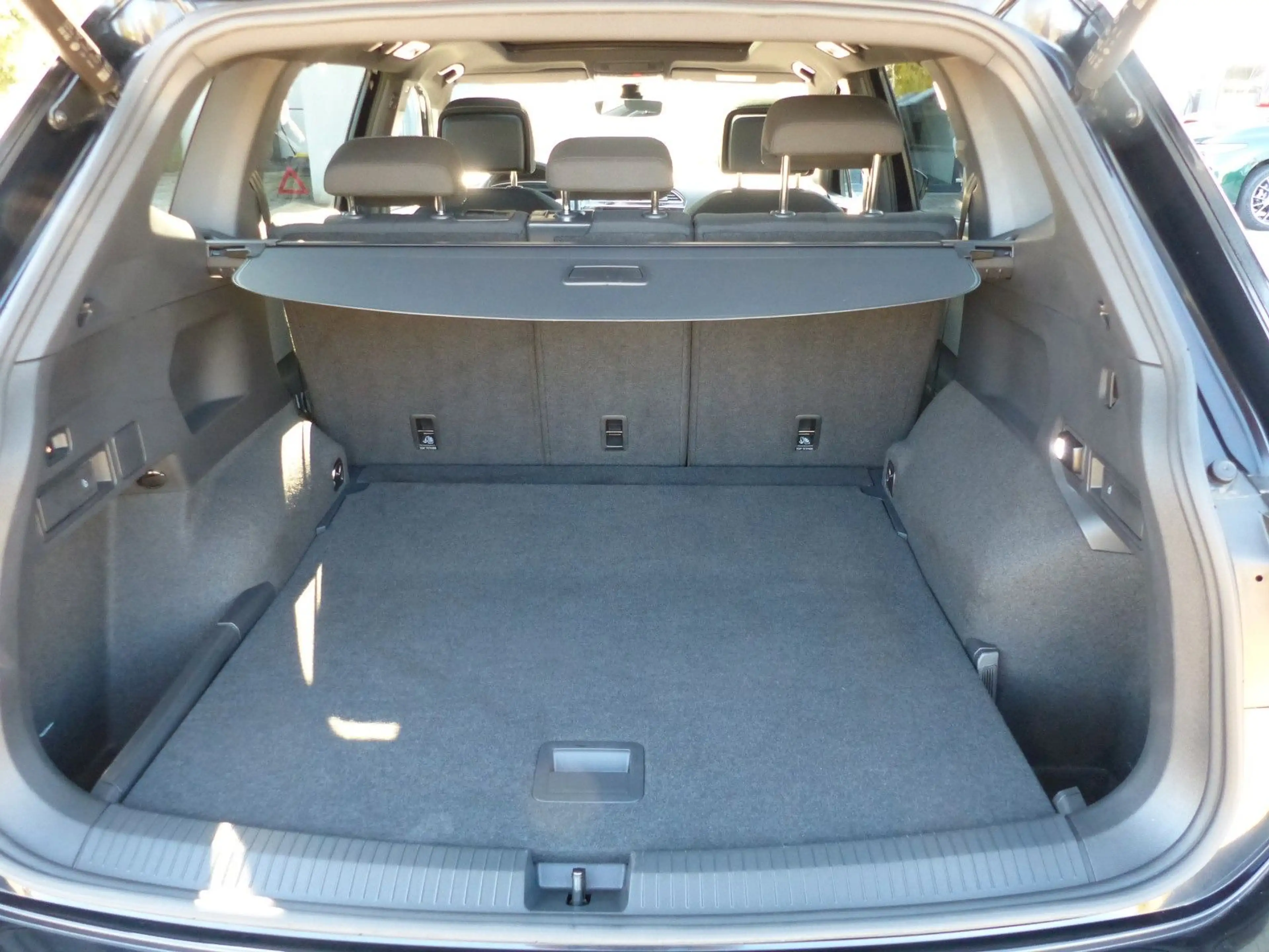 Volkswagen Tiguan Allspace Move Pano AHK Radar — photo 6
