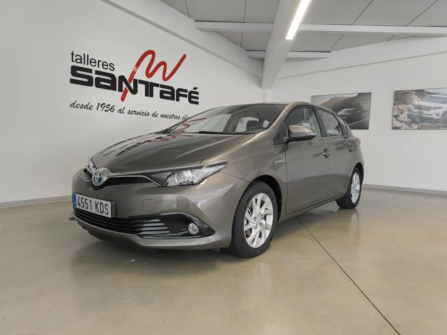 Toyota Auris hybrid 140H Active Gris - 1