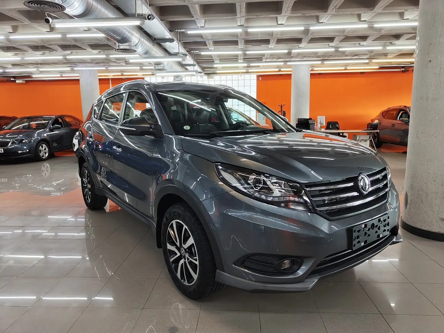 DFSK Glory 580 1.5 T Luxury Gris - 1