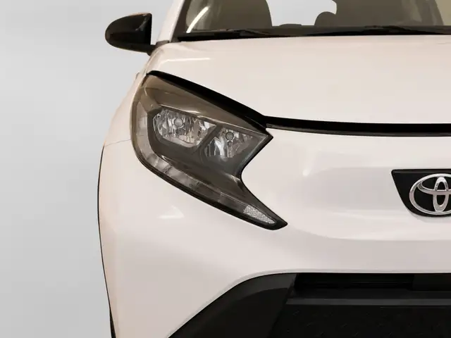 Toyota Aygo X view 3