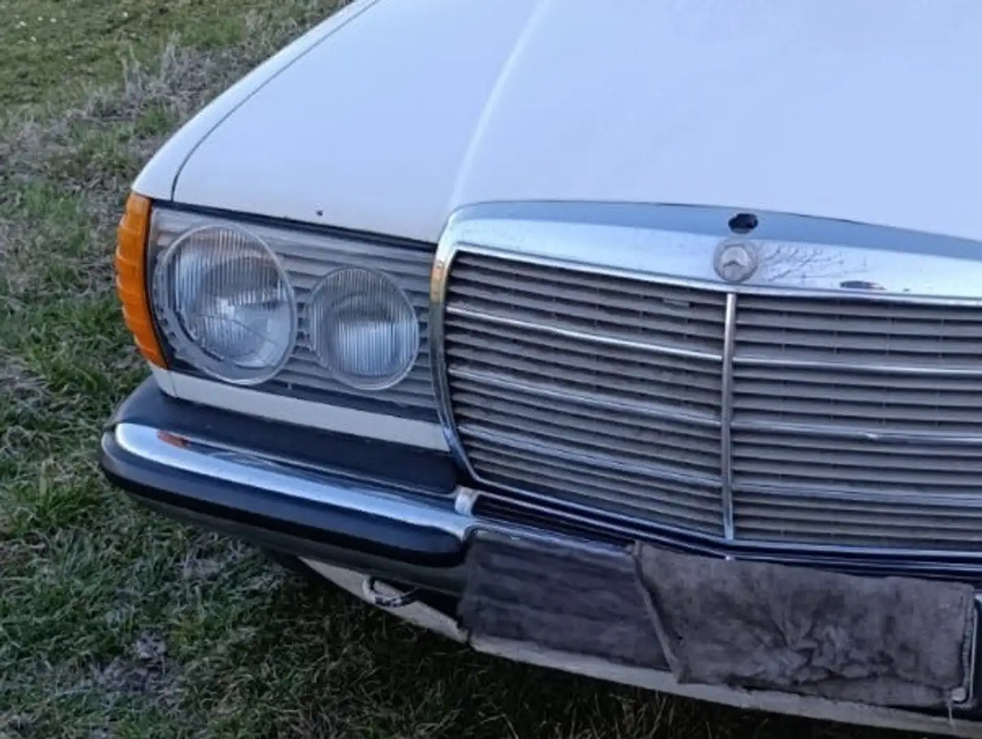 Mercedes-Benz 200 - 1