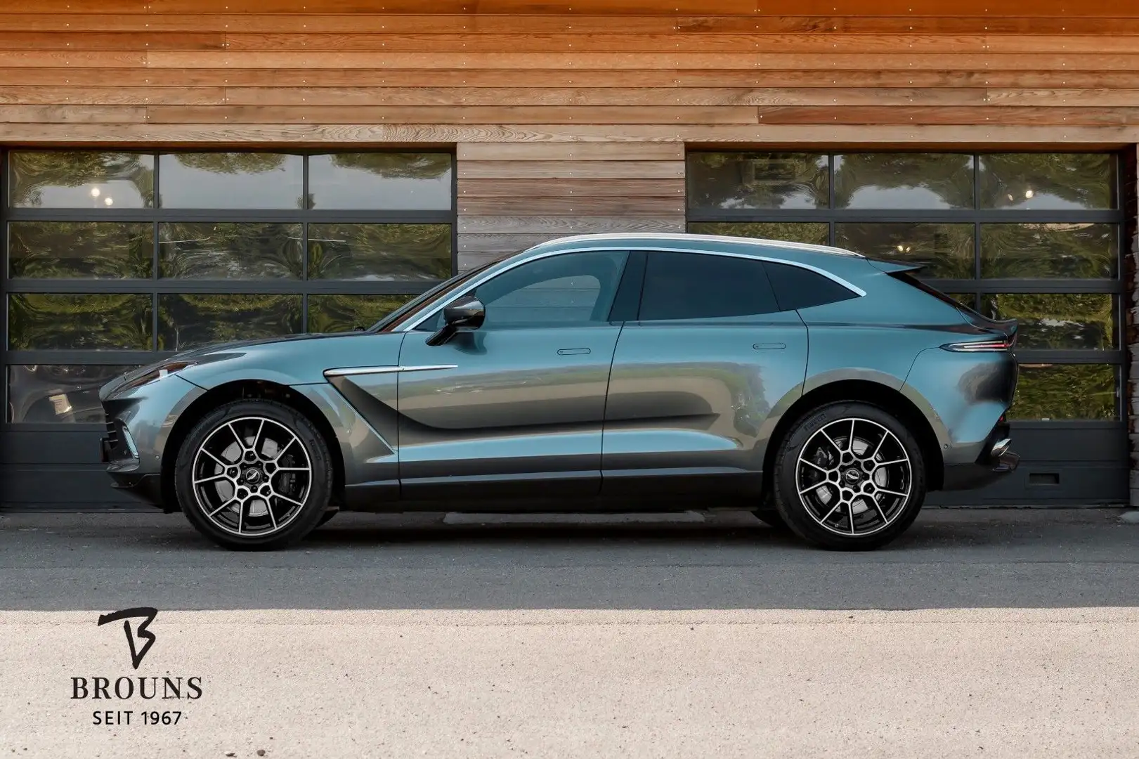 Aston Martin DBX 550PS |4xCarbon|Q Exclusive|360|AHK|1. Hd. - 2