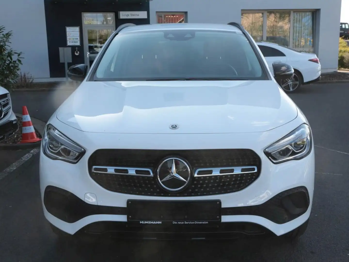 Mercedes-Benz GLA 250 e Progressive Night MBUX Navi+ AHK Kamera Weiß - 2