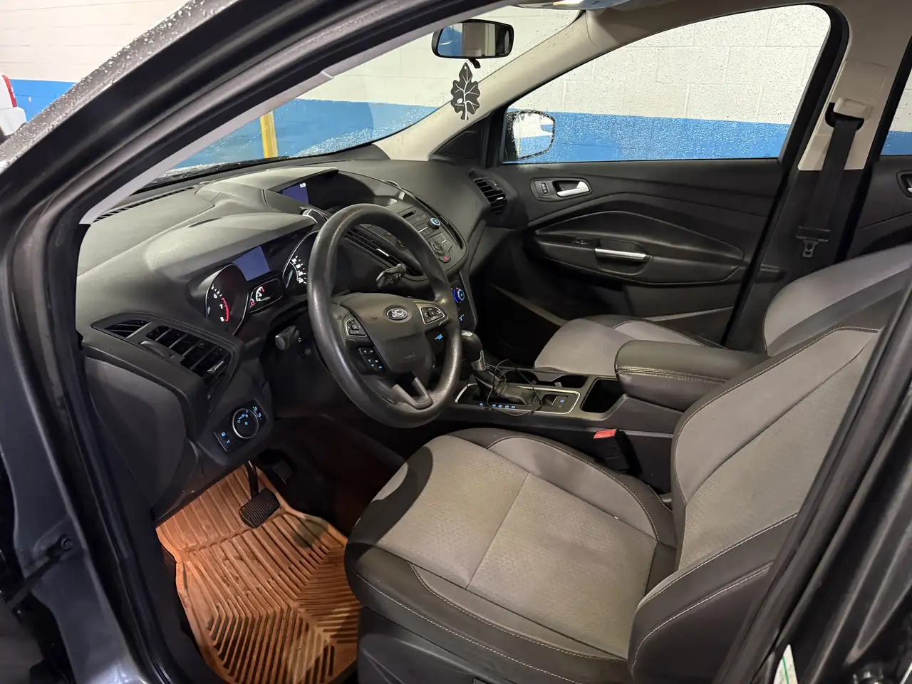 Ford Escape снимка Ford Escape