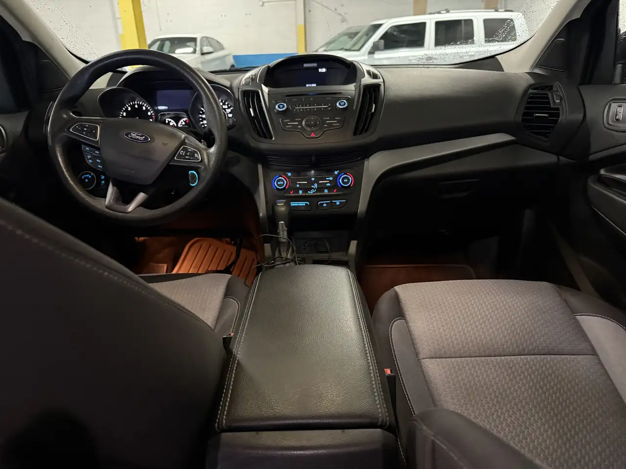Ford Escape снимка Ford Escape