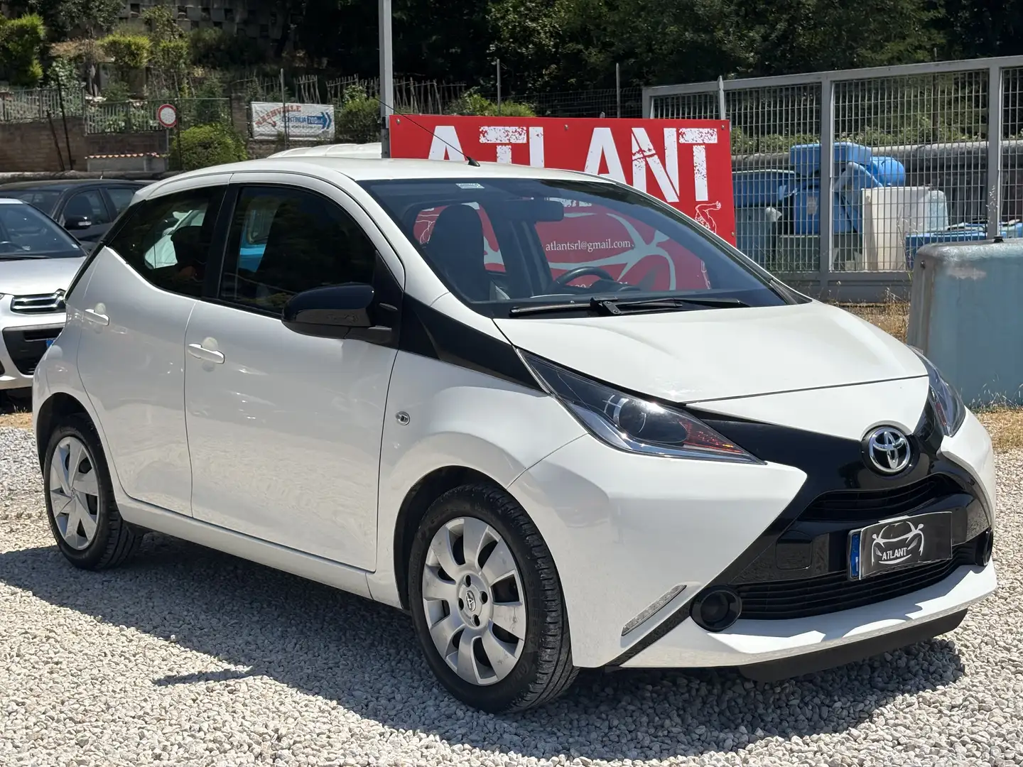 Toyota Aygo 1.0 VVT-i 69 CV 5P x-black TSS Bianco - 1