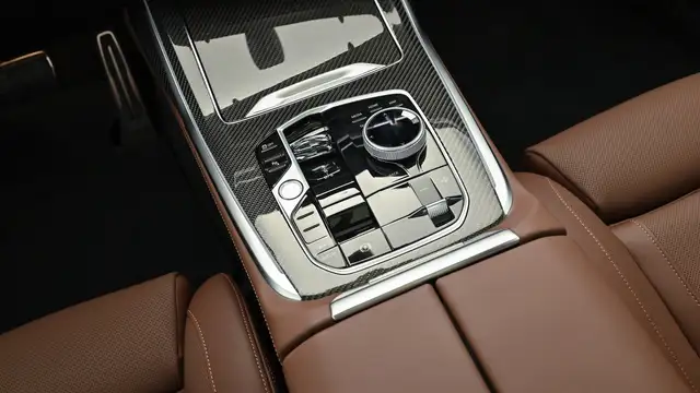 BMW X7 view 16