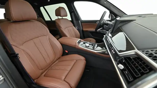 BMW X7 view 22