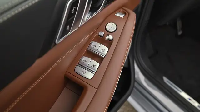 BMW X7 view 18