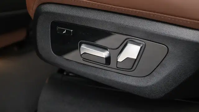 BMW X7 view 11
