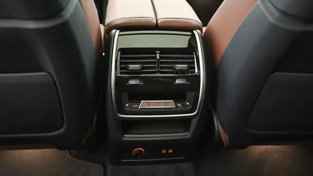 BMW X7 view 12