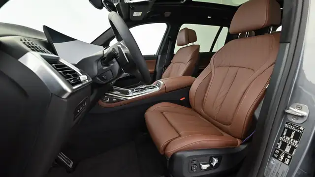 BMW X7 view 21