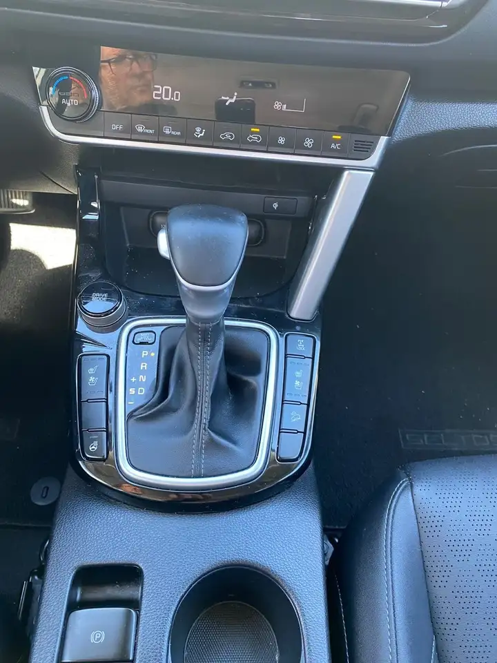Kia Seltos снимка Kia Seltos
