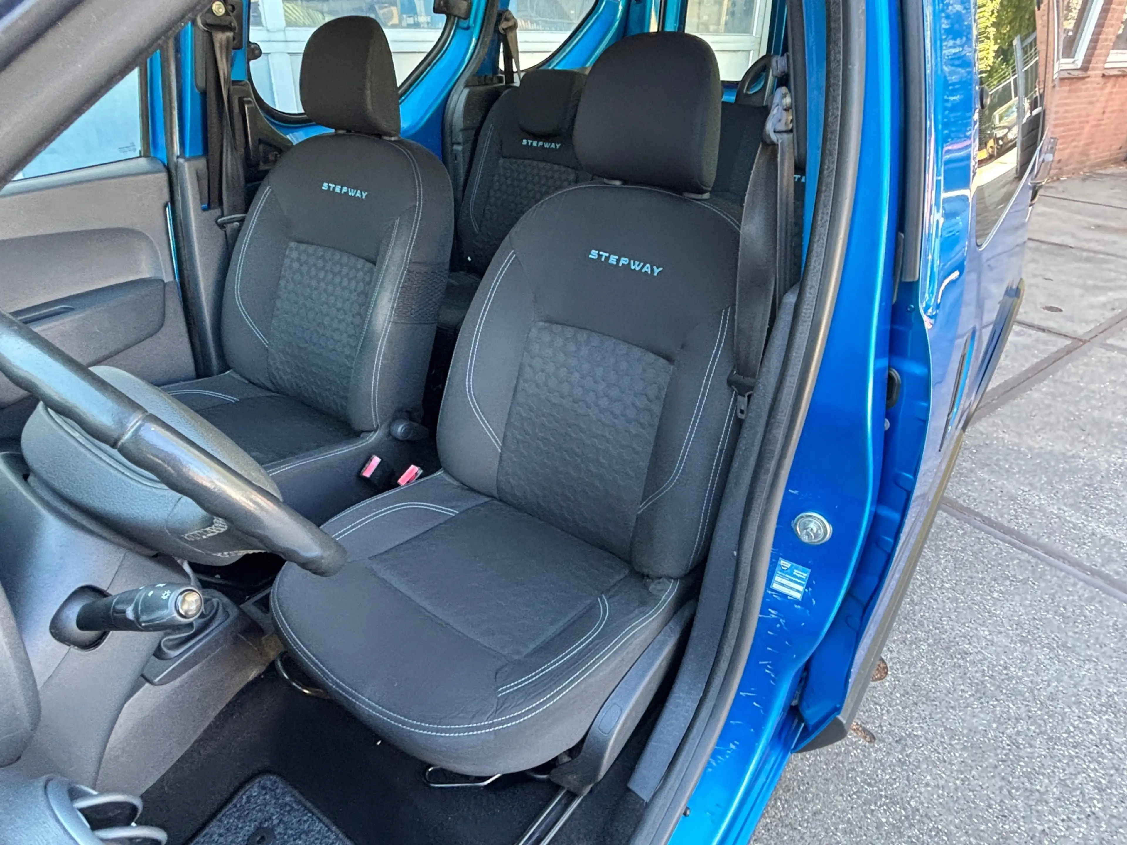 Dacia Dokker 1.2 TCe S&S Stepway ,NAVI,AIRCO,LMV — photo 4