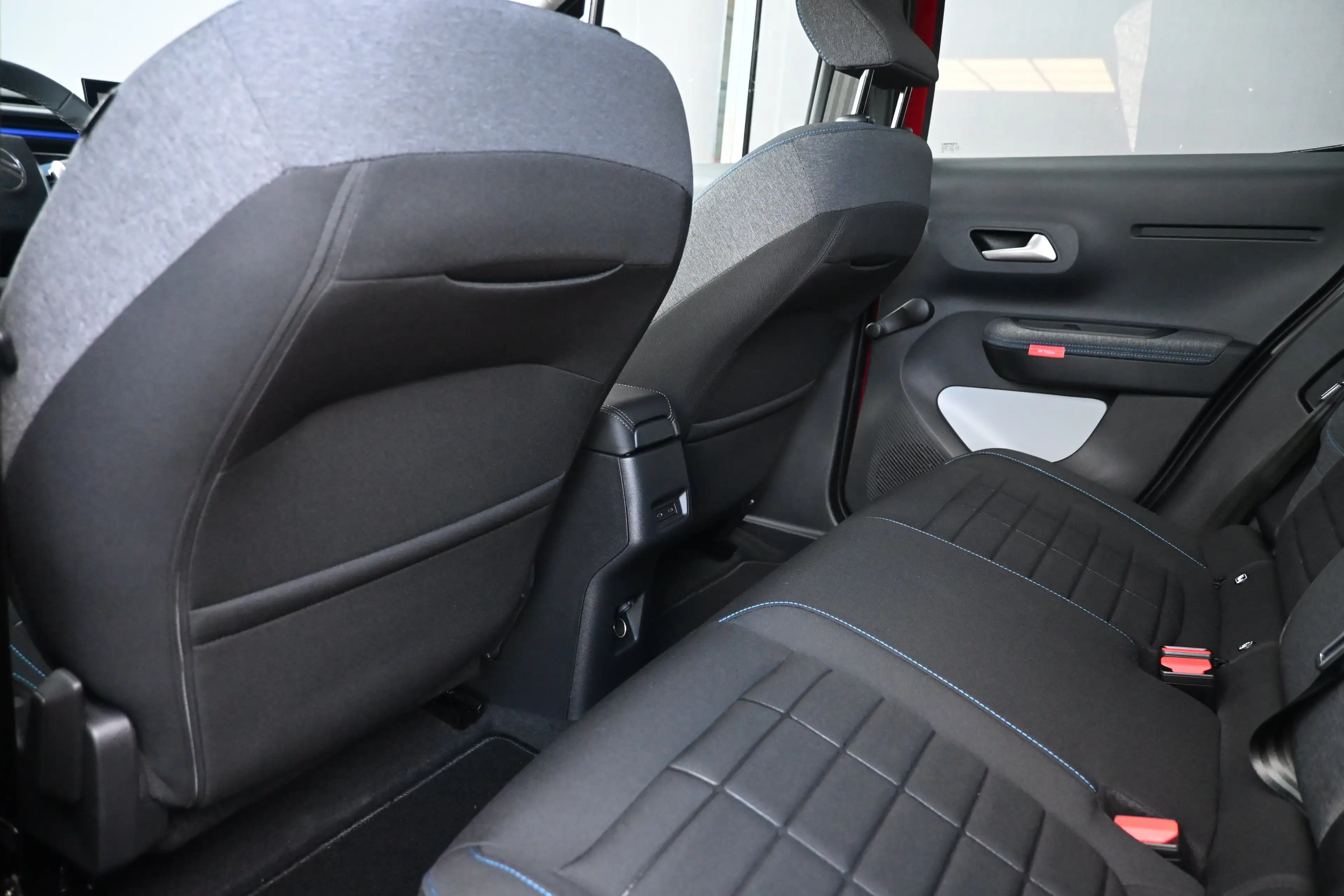 Citroen E-C3 Plus 113pk Comfort Range 44 kWh DEMO-DEAL! Tot 8 J — photo 9
