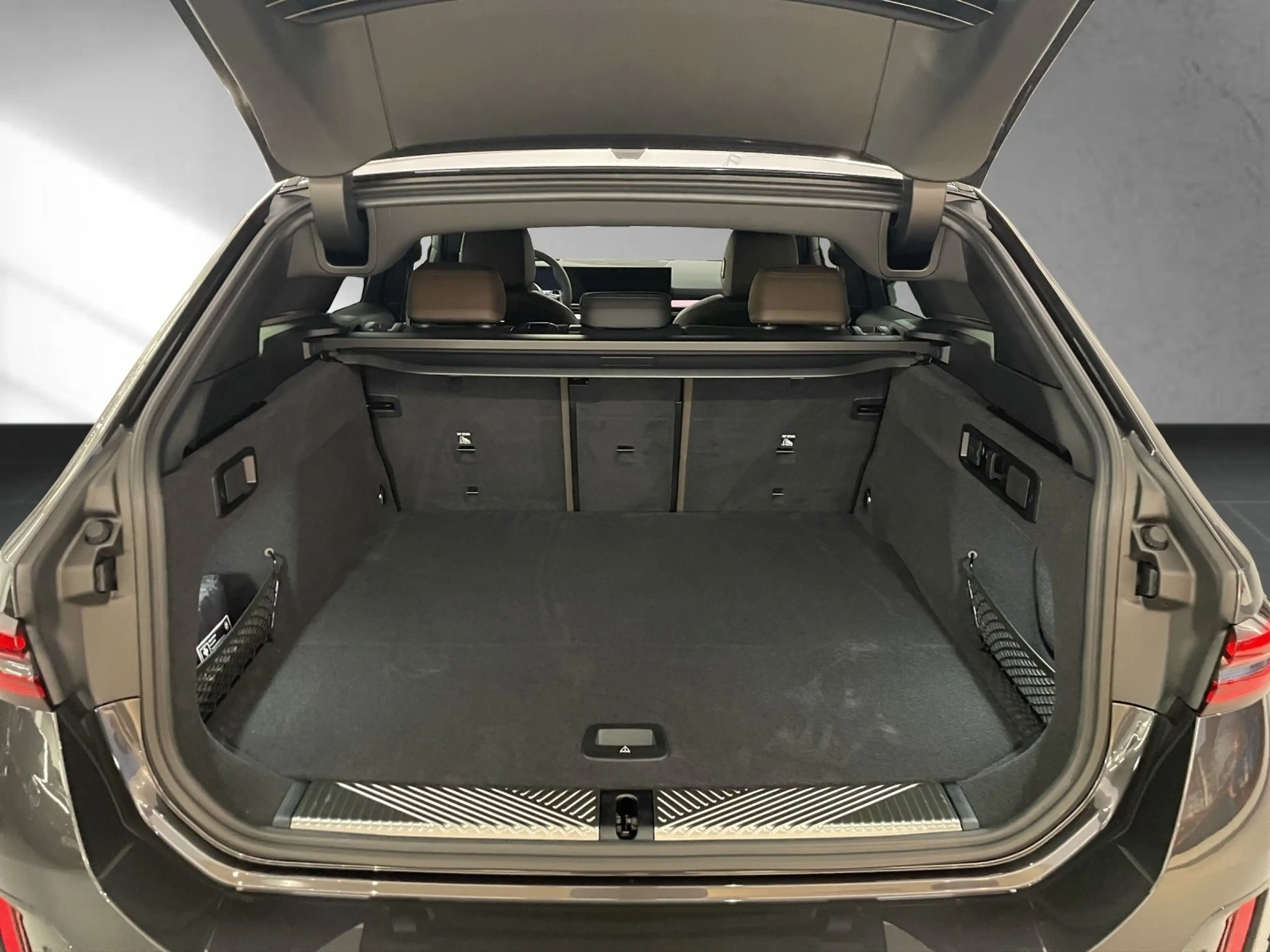 BMW 550 e xDrive MSportPro AHK Bowers/Wiking  AutobahnAss — photo 13