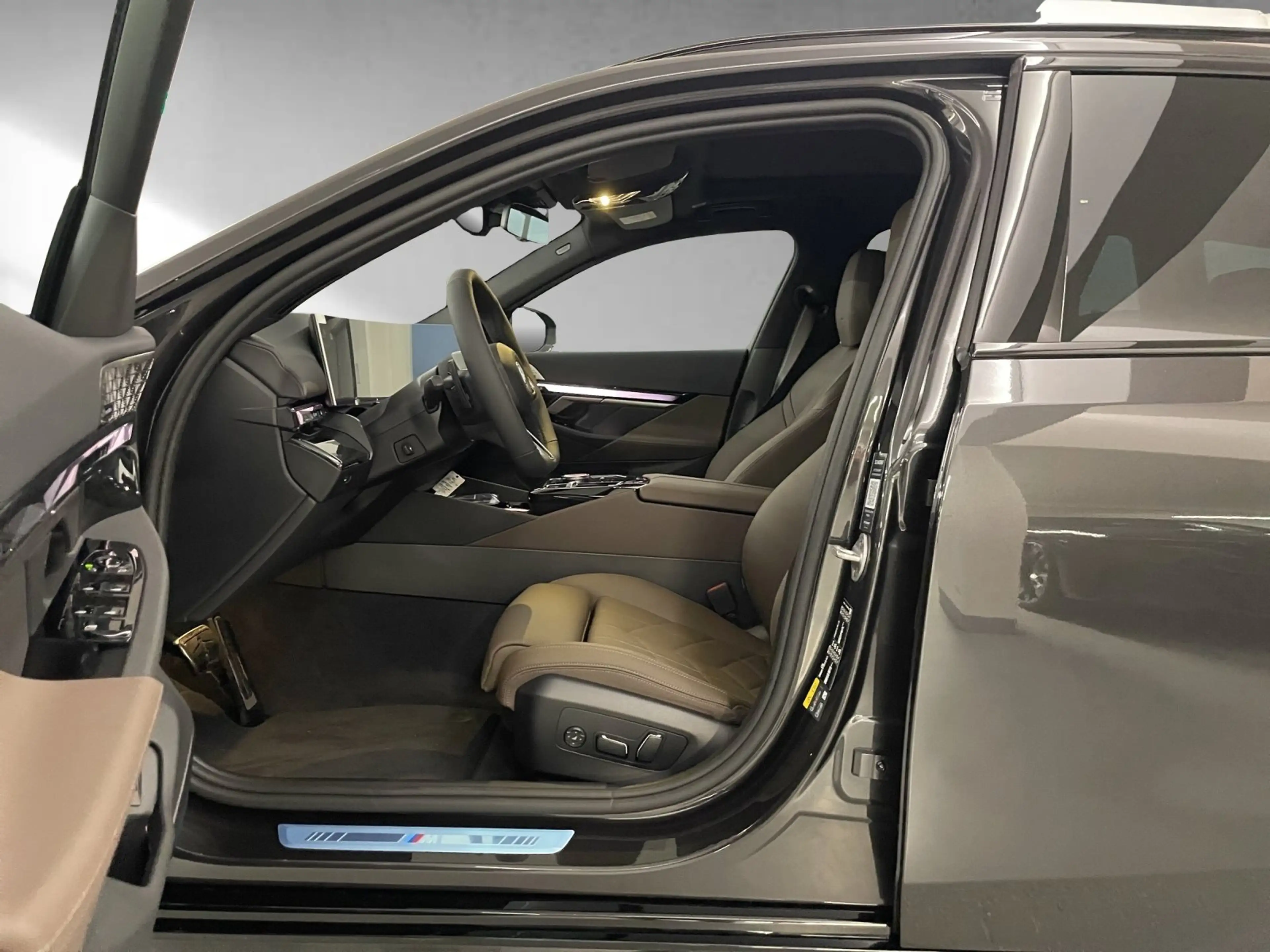 BMW 550 e xDrive MSportPro AHK Bowers/Wiking  AutobahnAss — photo 10
