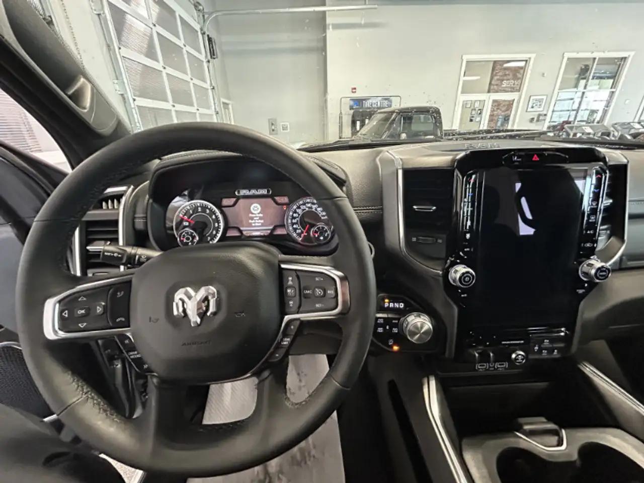 RAM 1500 снимка RAM 1500