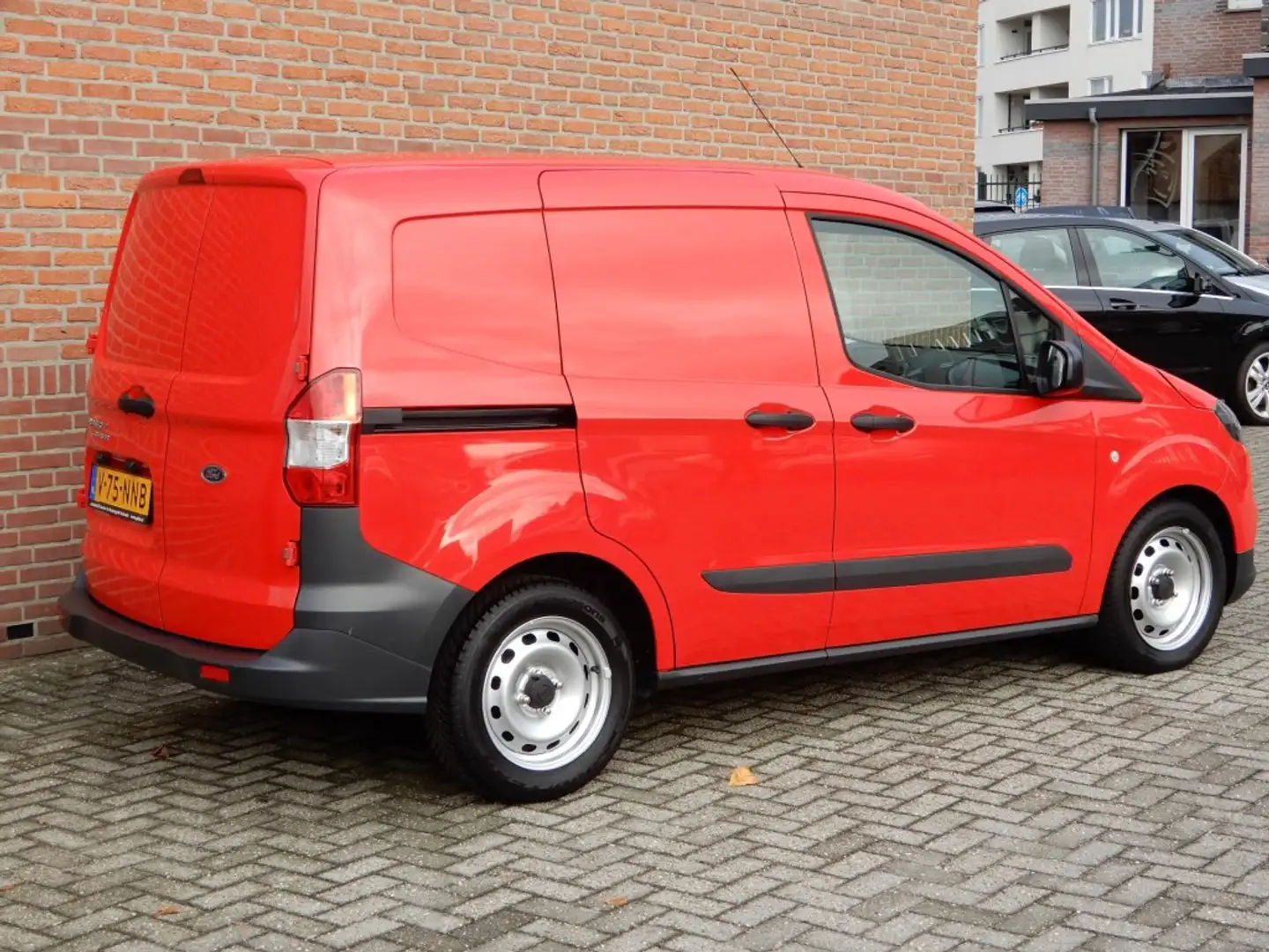 Ford Transit Courier 1.0 TREND ECOBOOST S&S Rouge - 2