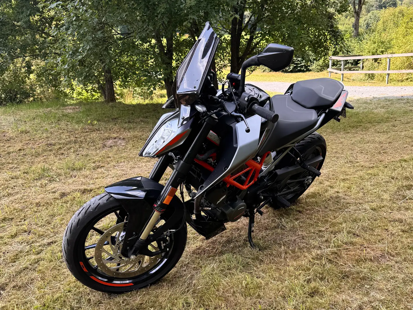 KTM 125 Duke Model 2021 Silber Ezüst - 1