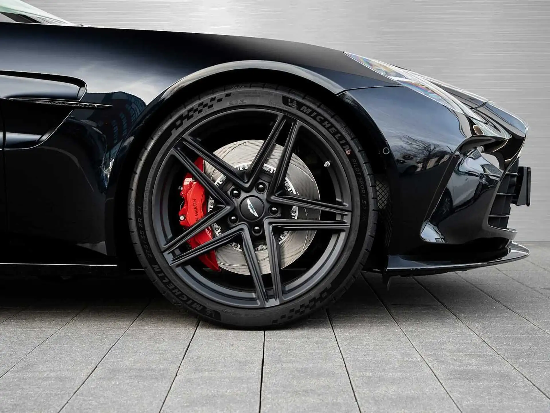 애스턴마틴 밴티지 V8 Coupe 2026 블랙 사진 3