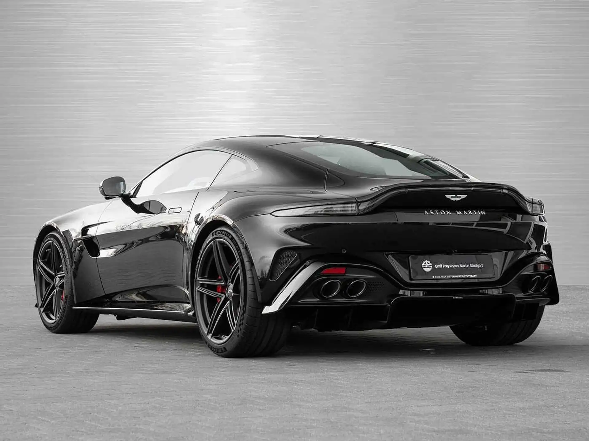 애스턴마틴 밴티지 V8 Coupe 2026 블랙 사진 2