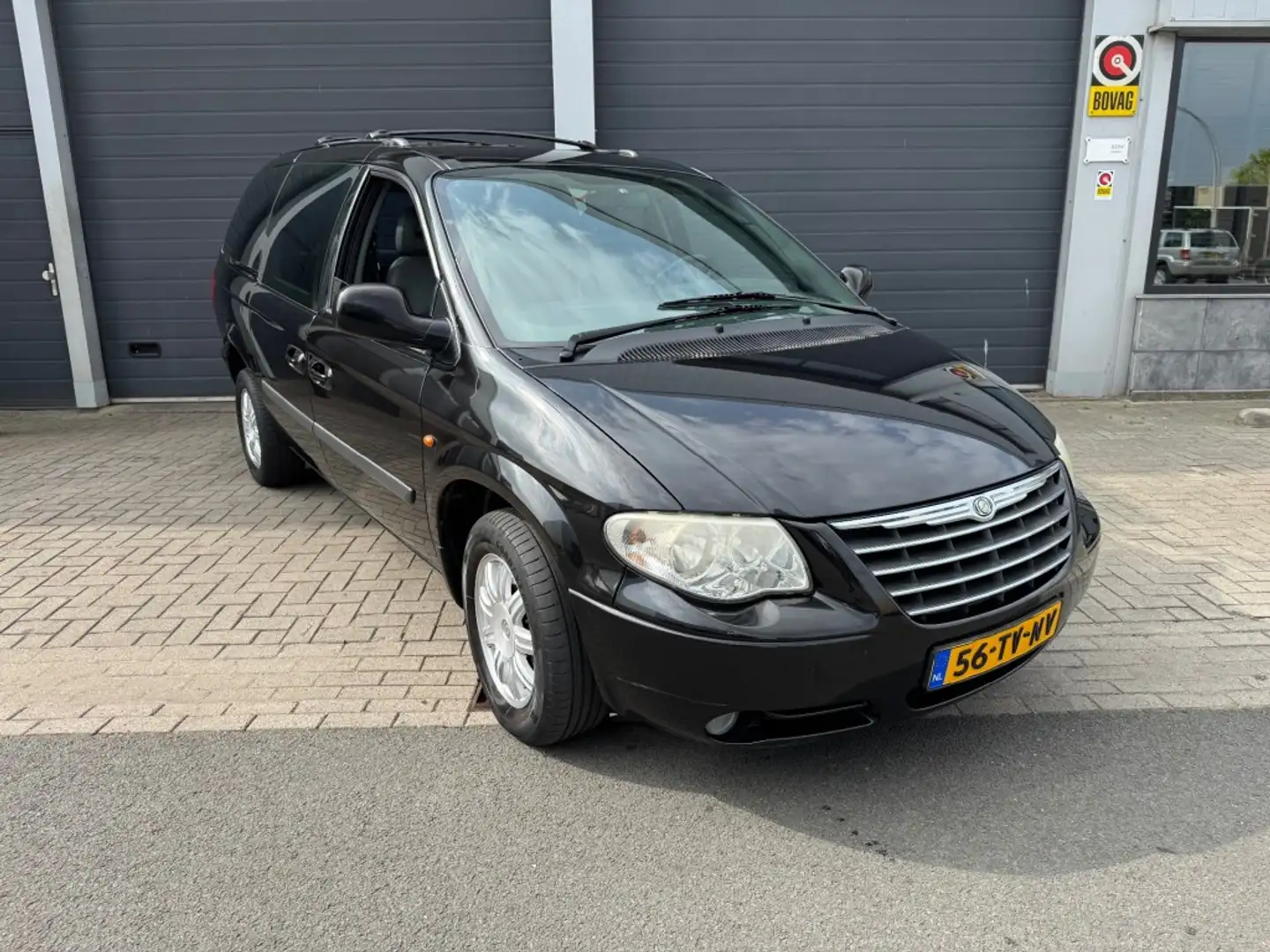 Chrysler Grand Voyager 3.3i V6 New York Edition Czarny - 2