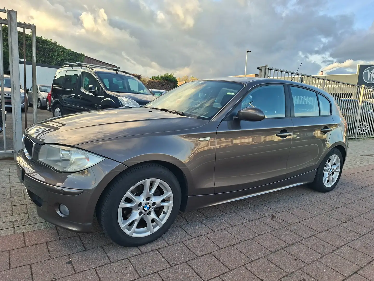BMW 118 118d Gris - 2