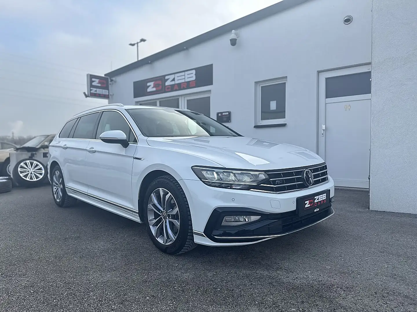 Volkswagen Passat Variant 2,0 TDI DSG R-Line-Paket Exterieur Weiß - 2